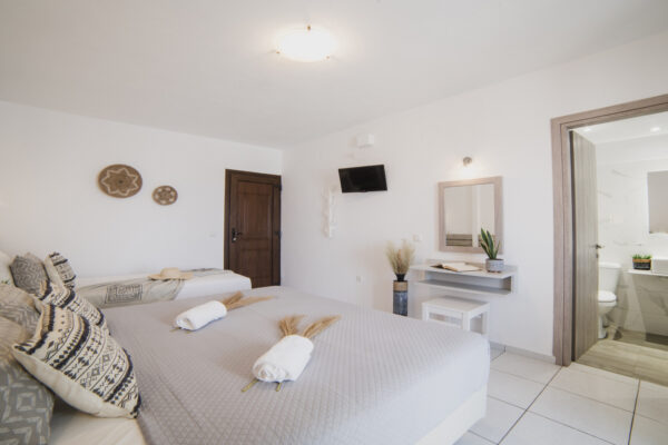 Deluxe Triple Room with sea view8